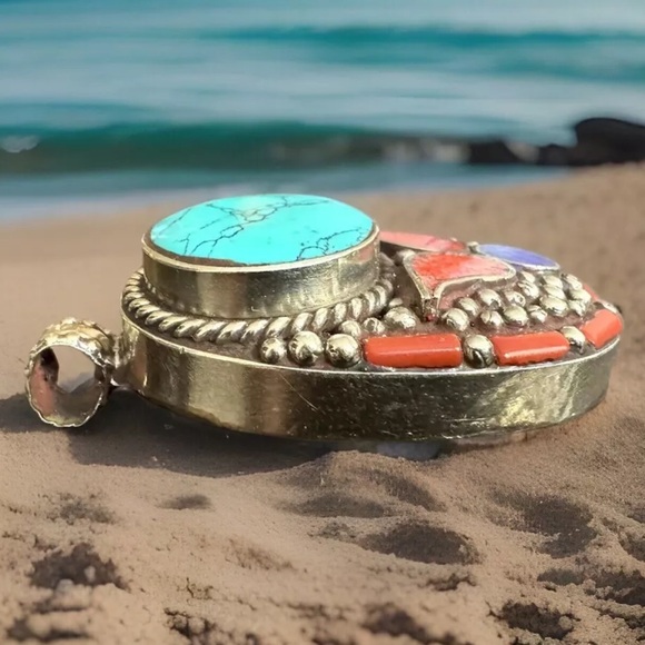 Vintage and handcrafted Navajo style Tibetan silver pendant with turquoise,coral - Picture 2 of 7